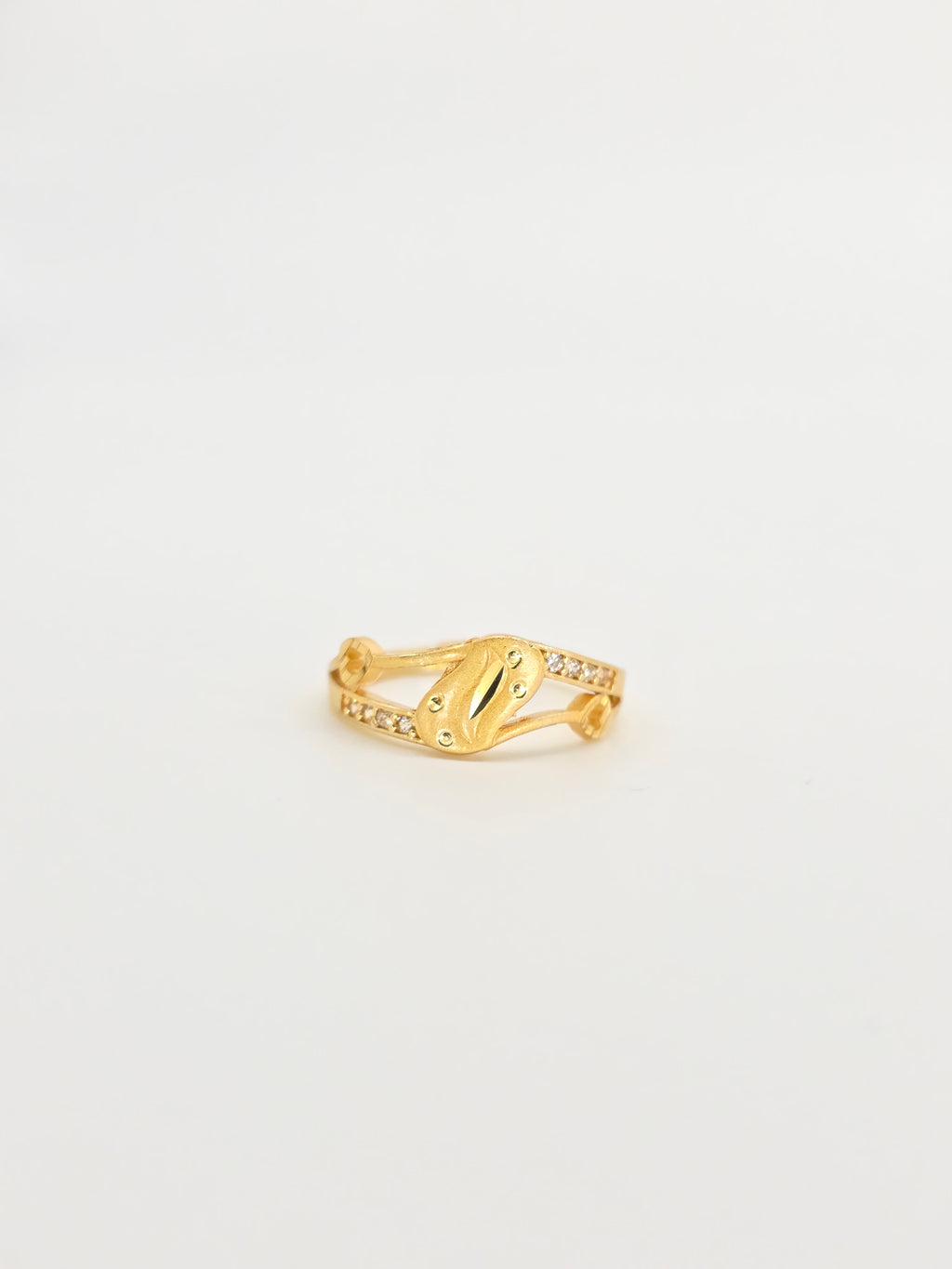 Elegant Leaf Band Ring