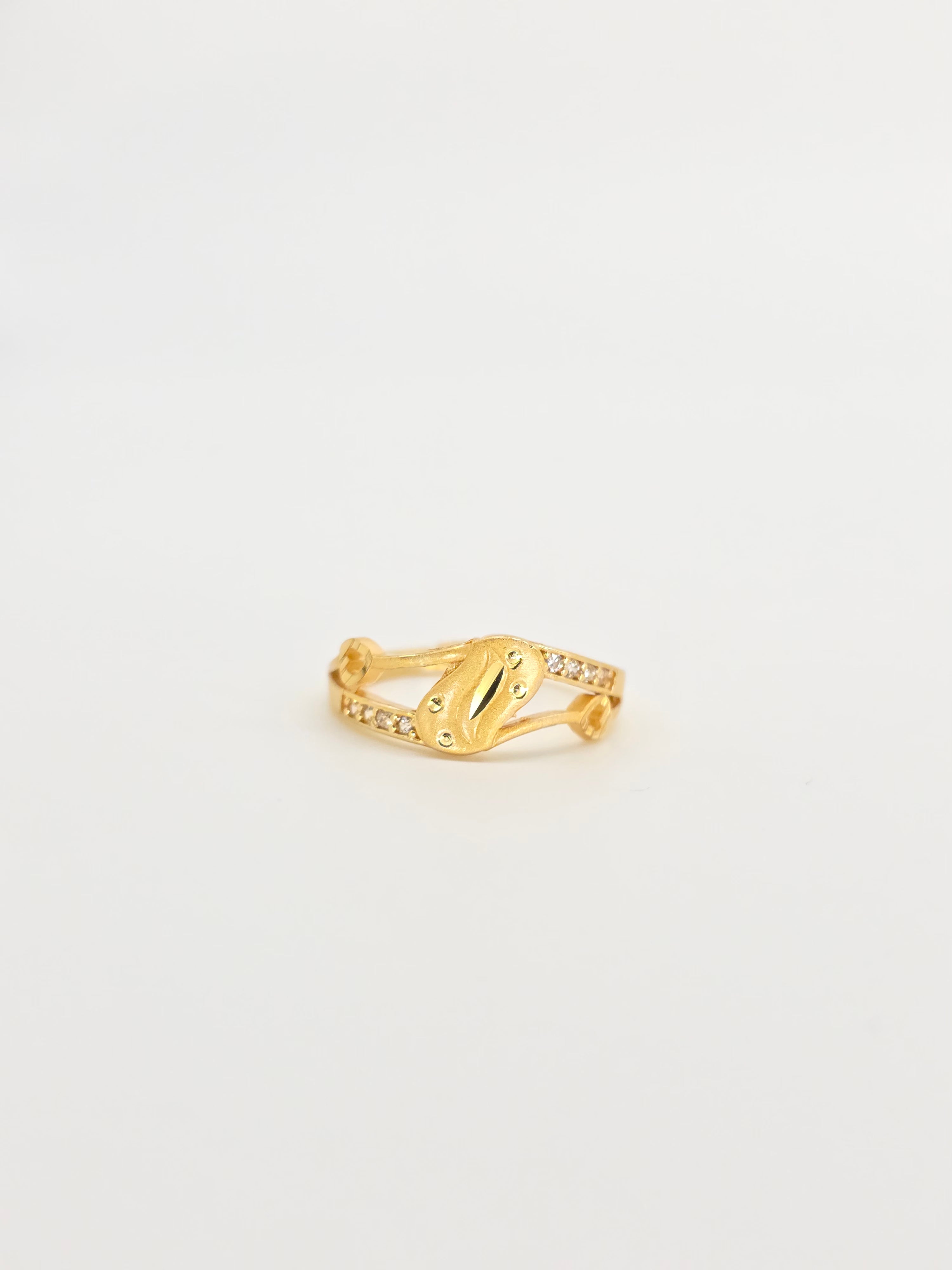 Elegant Leaf Band Ring