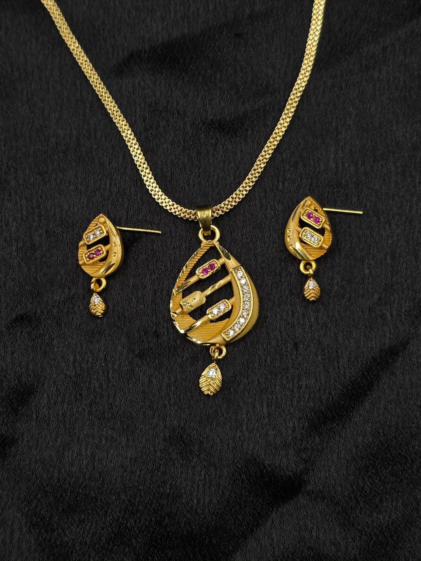Floral Oval 1 Gram Gold Plated Pendant Set | Visto Jewellery