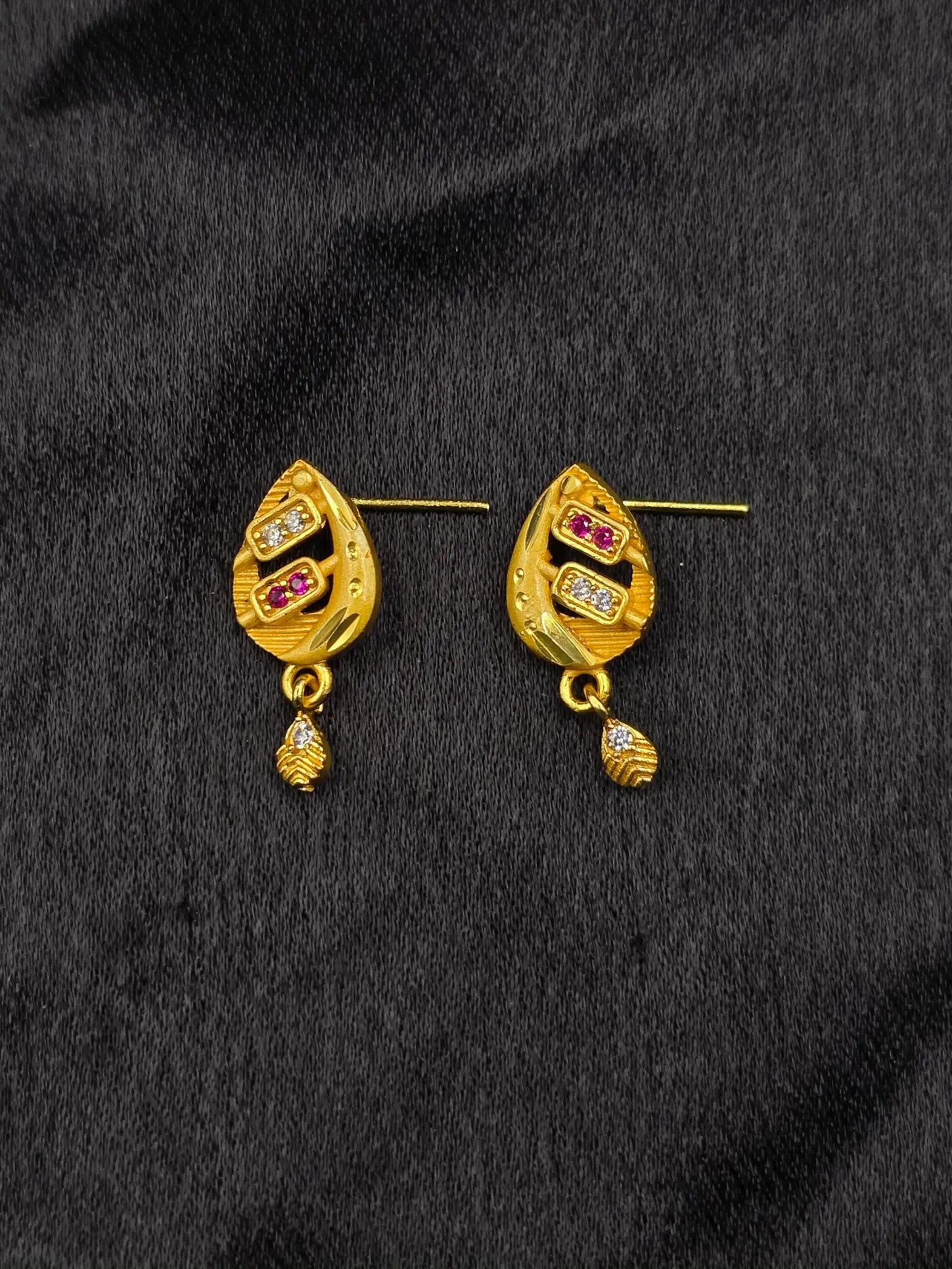 Floral Oval 1 Gram Gold Plated Pendant Set | Visto Jewellery