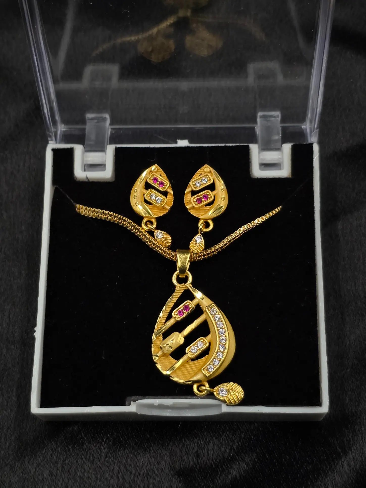 Floral Oval 1 Gram Gold Plated Pendant Set | Visto Jewellery