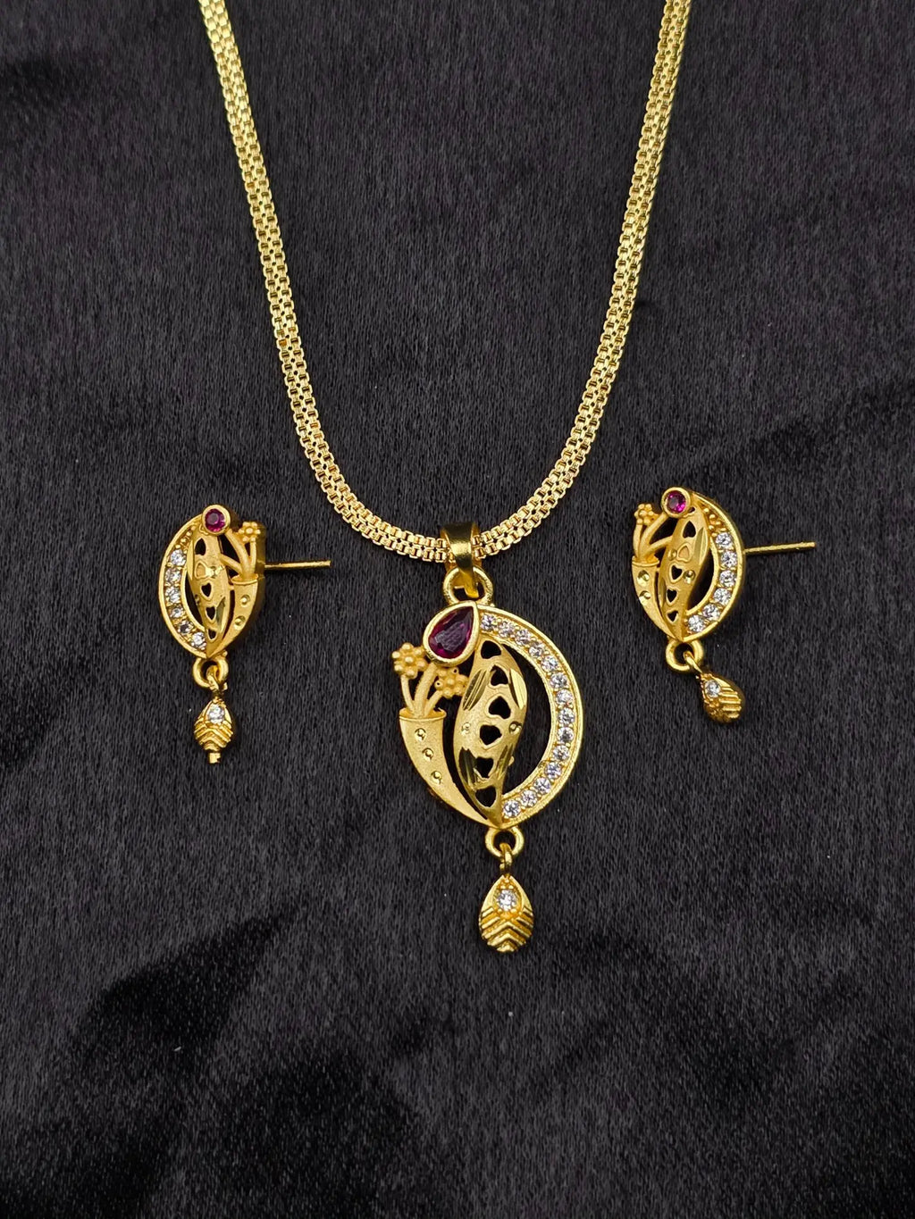 Betel Leaf 1 Gram Gold Plated Pendant Set | Visto Jewellery