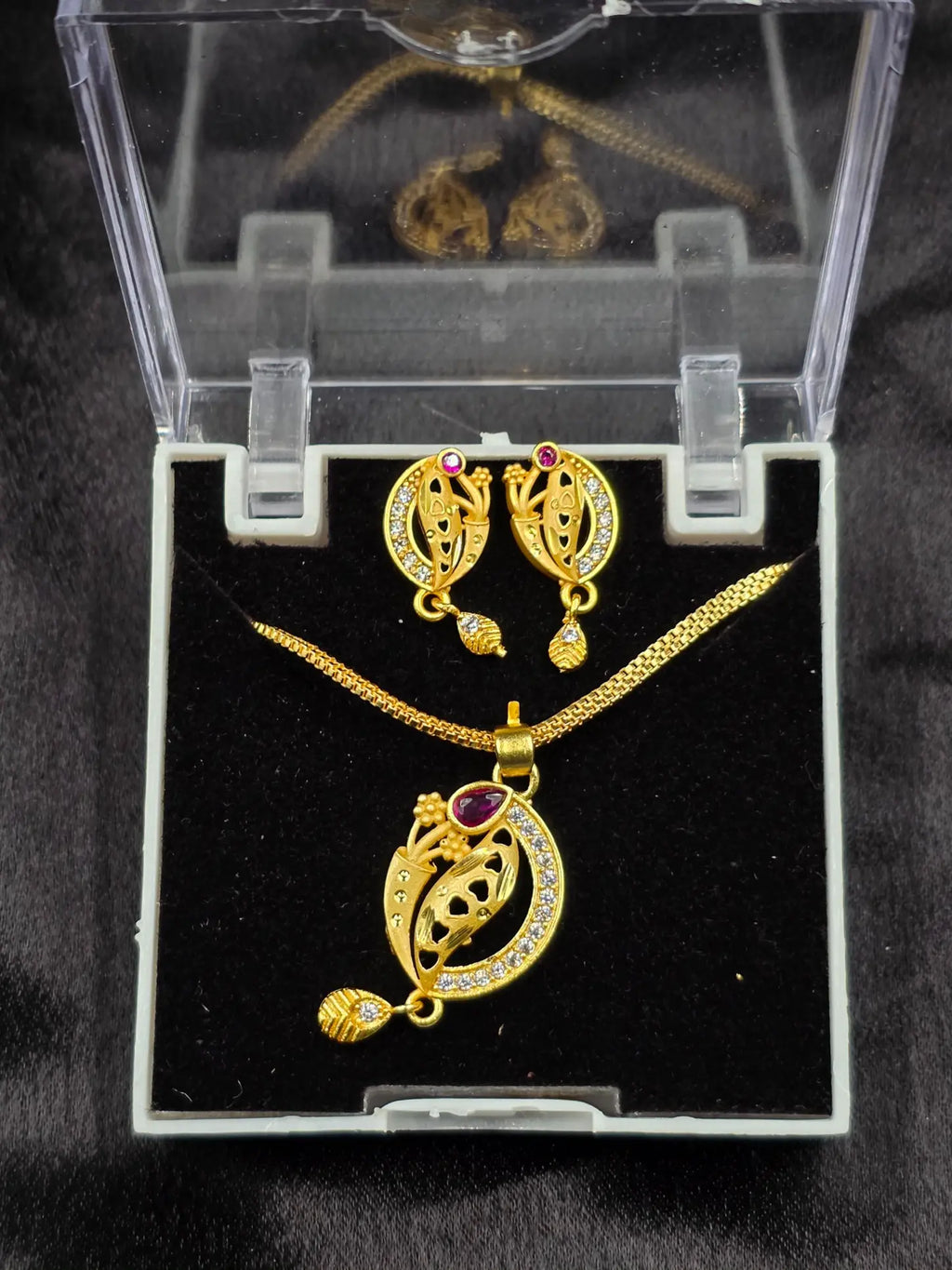 Betel Leaf 1 Gram Gold Plated Pendant Set | Visto Jewellery