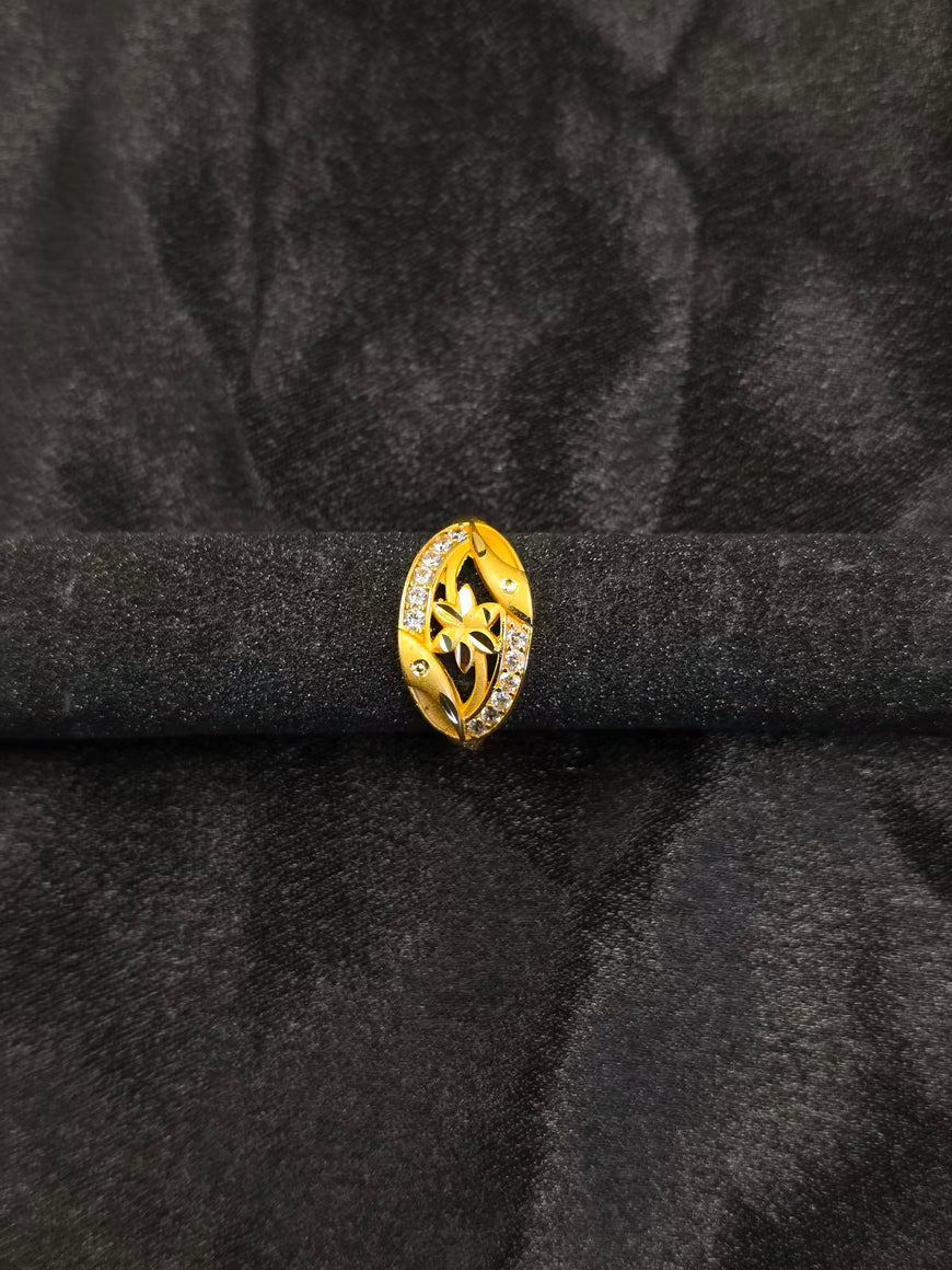 Floral Glimmer Band Ring