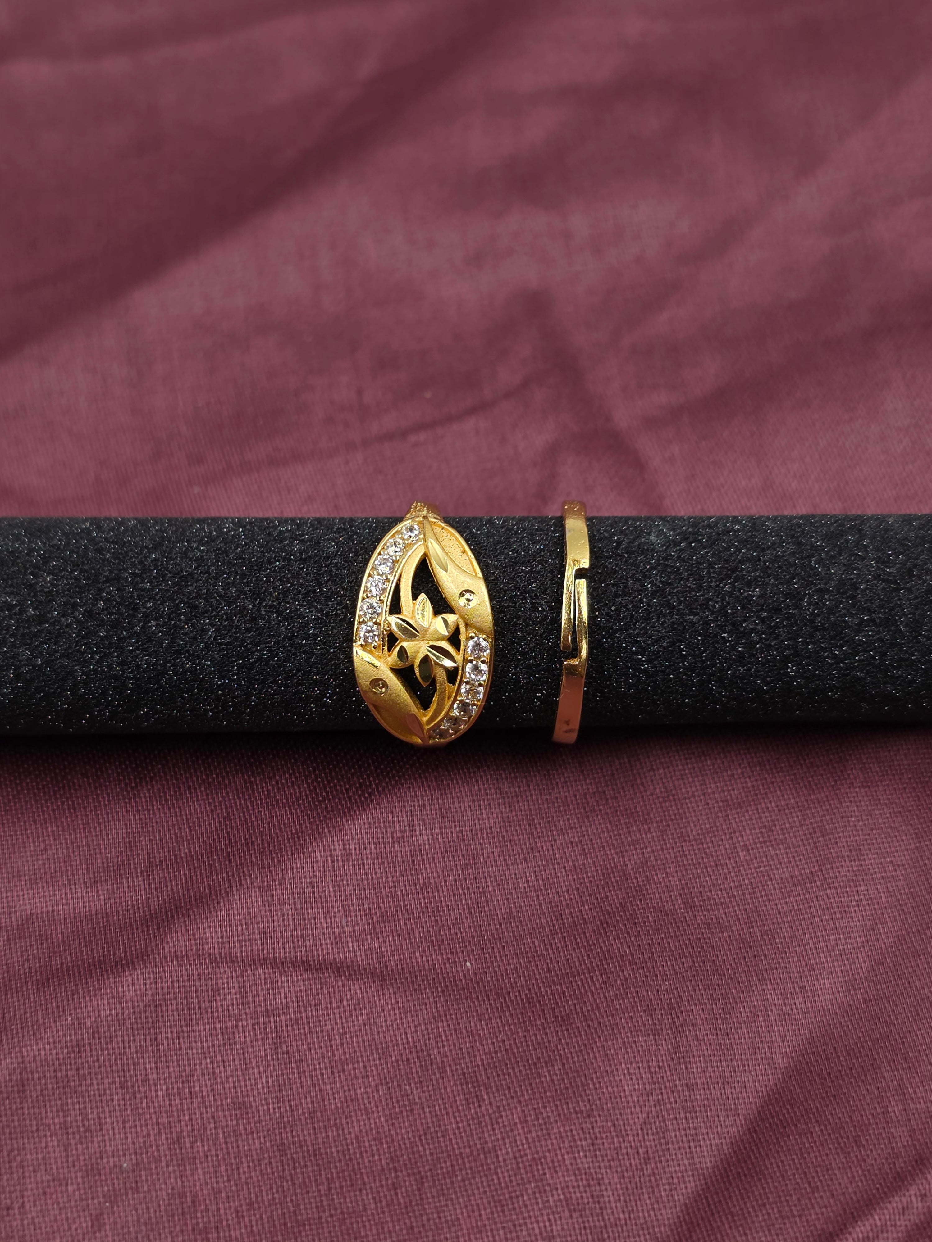 Floral Glimmer Band Ring