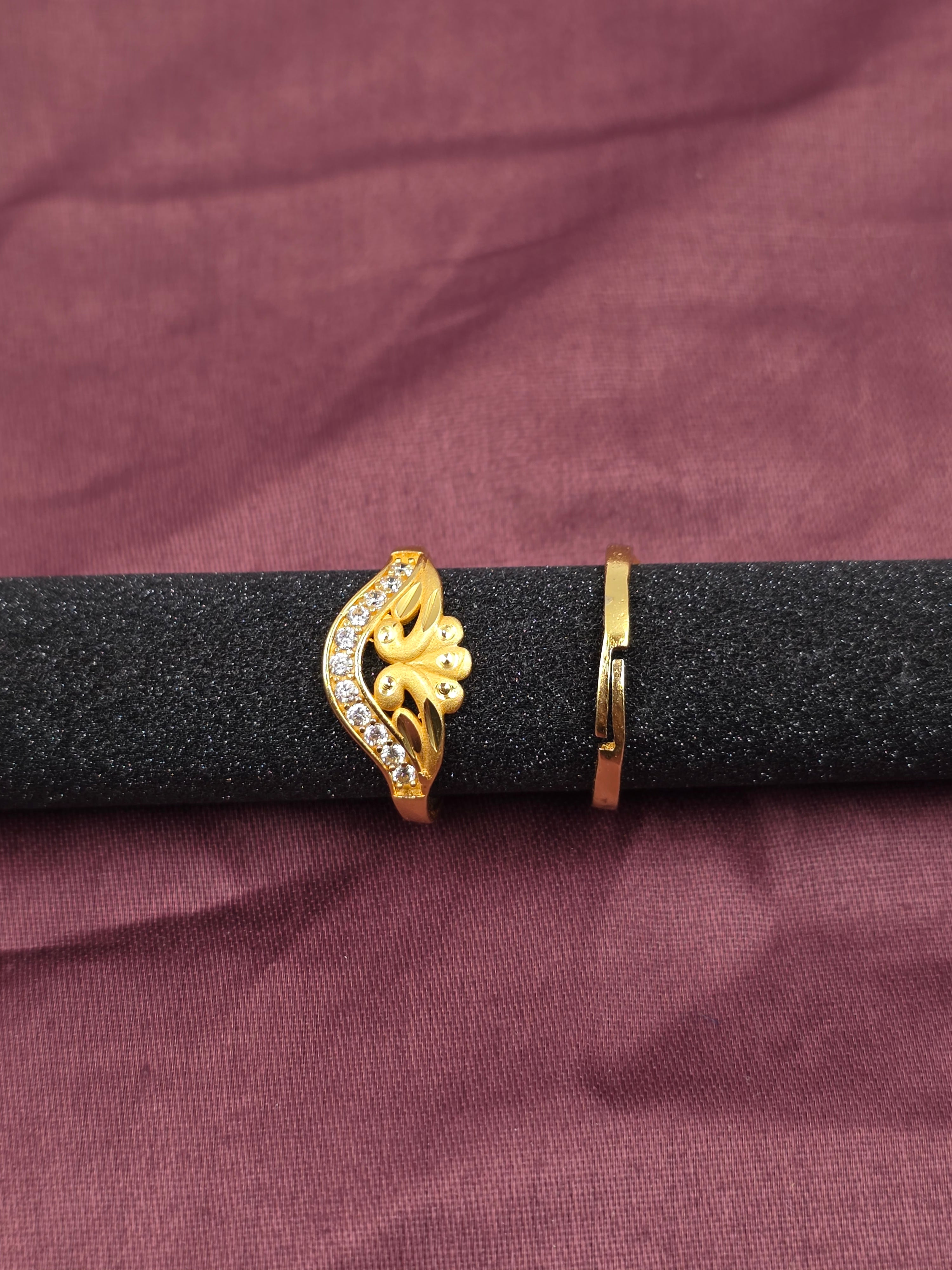 Wave Petal Sparkle Ring