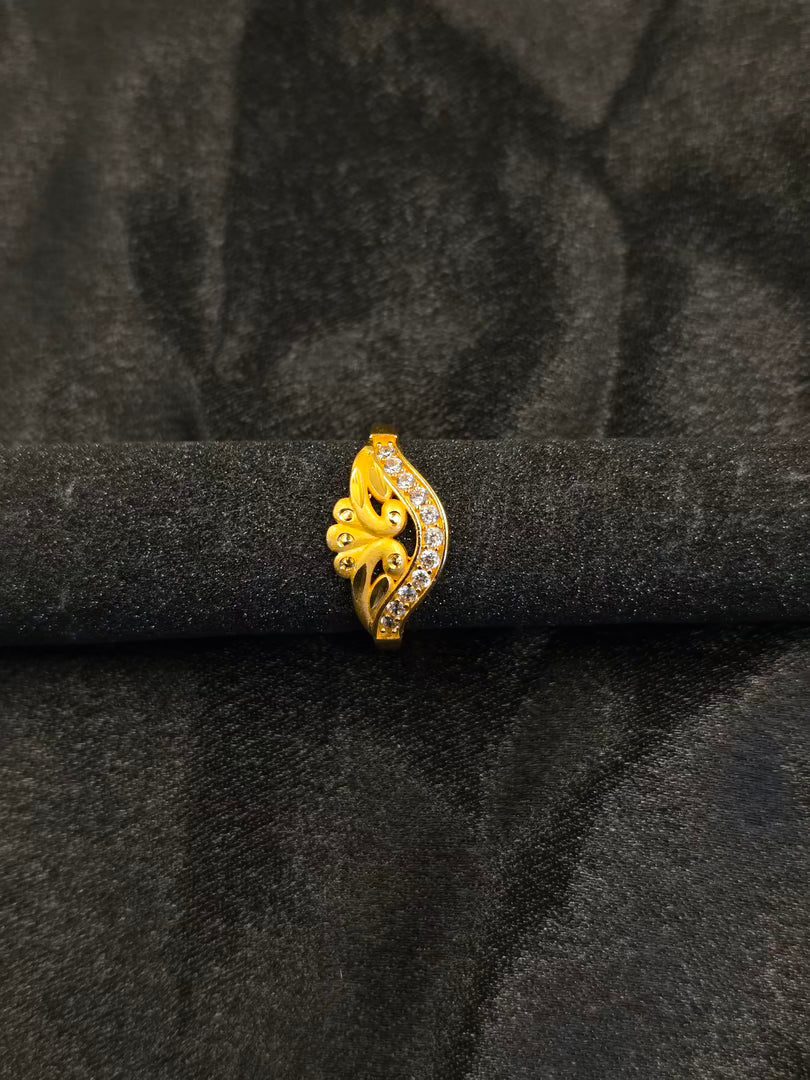 Wave Petal Sparkle Ring